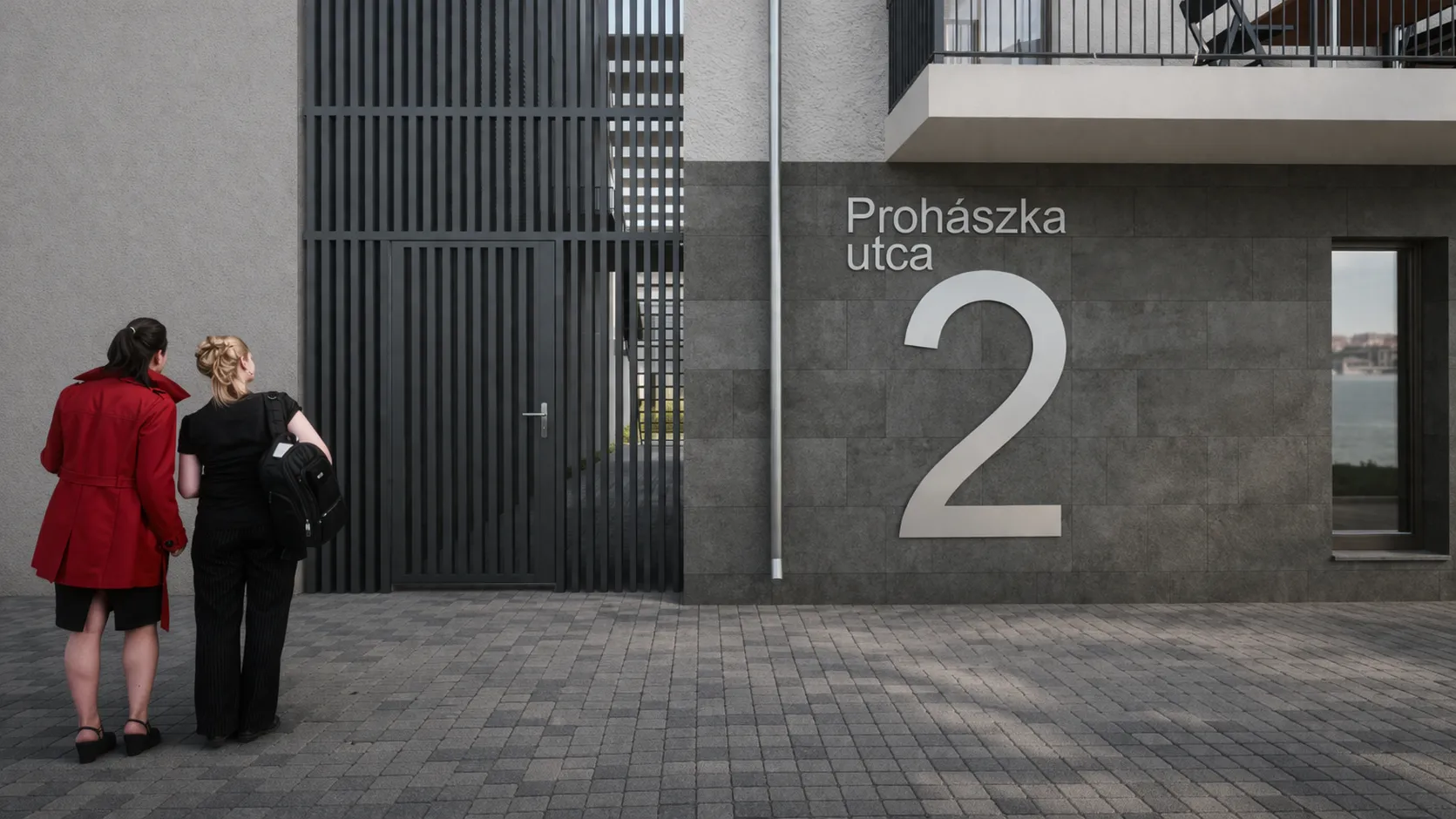 Bicskei társasház további nézet — homlokzati részlet